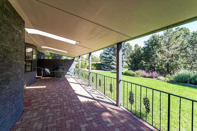 Building Photo - Ranch Style Home Located inside Kissing Camels!