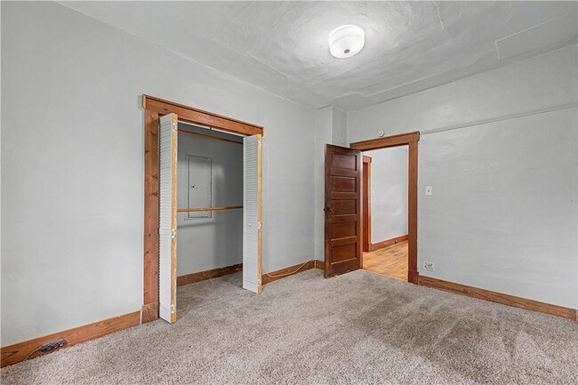Building Photo - 810 N King St