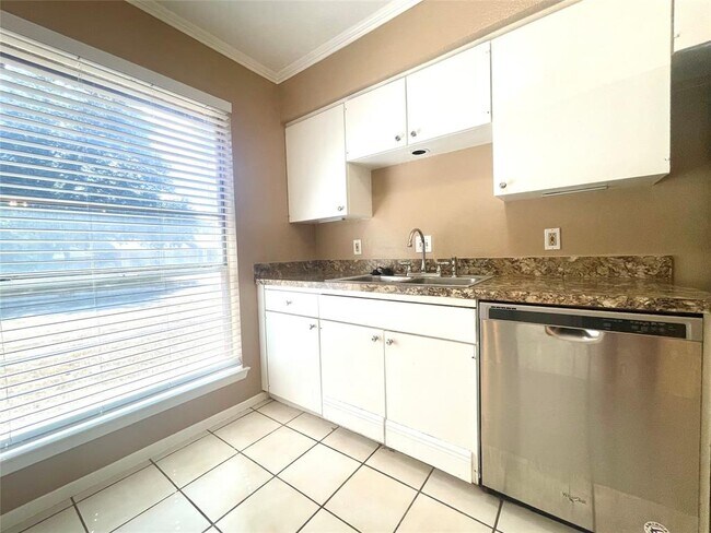 Building Photo - 11600 Fast Horse Dr