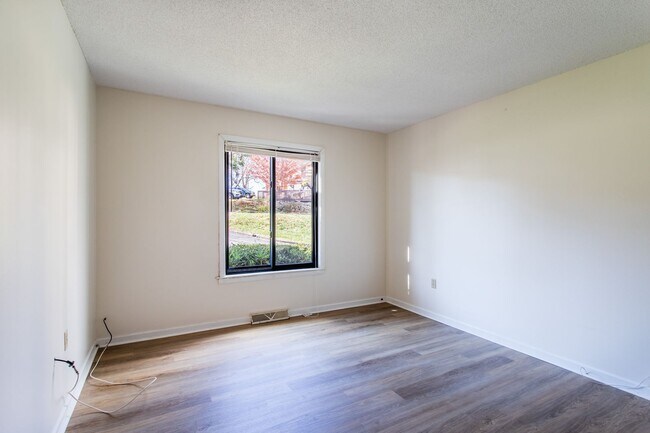 Building Photo - Convenient To Downtown Brevard