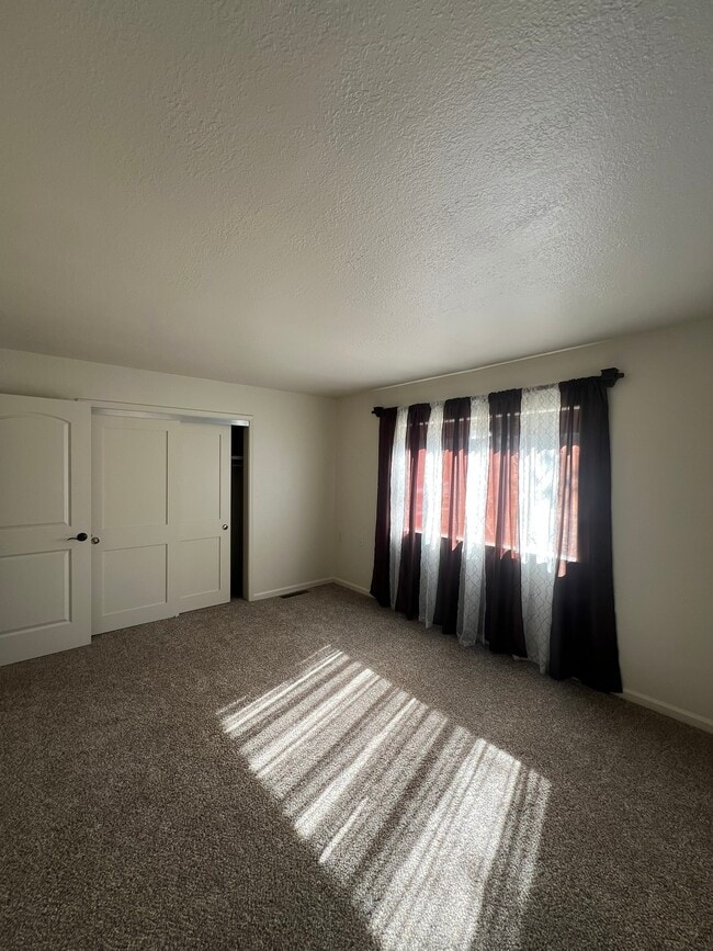 Building Photo - 1597 Atroari St
