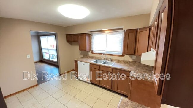 Building Photo - 677 Mark Ave