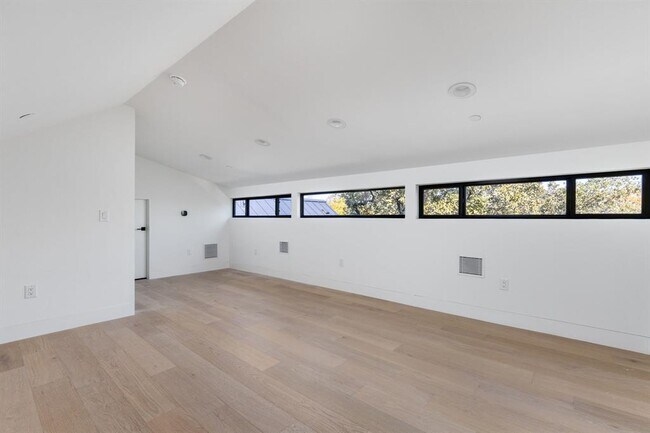 Building Photo - 1603 Chelsea Ln