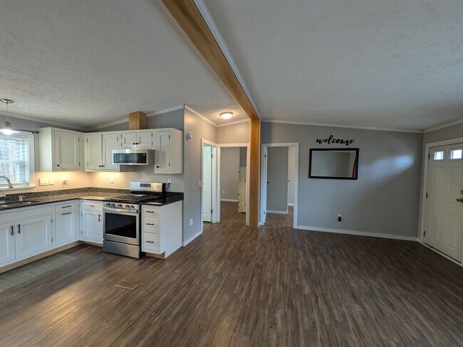 Building Photo - 11 Corn Hill Rd