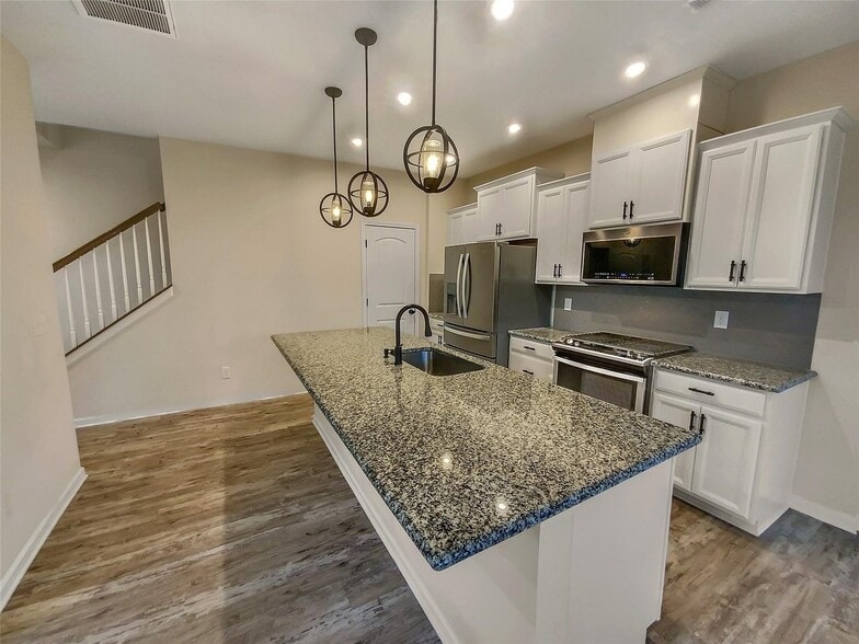Building Photo - 11052 Chalkbark Ln