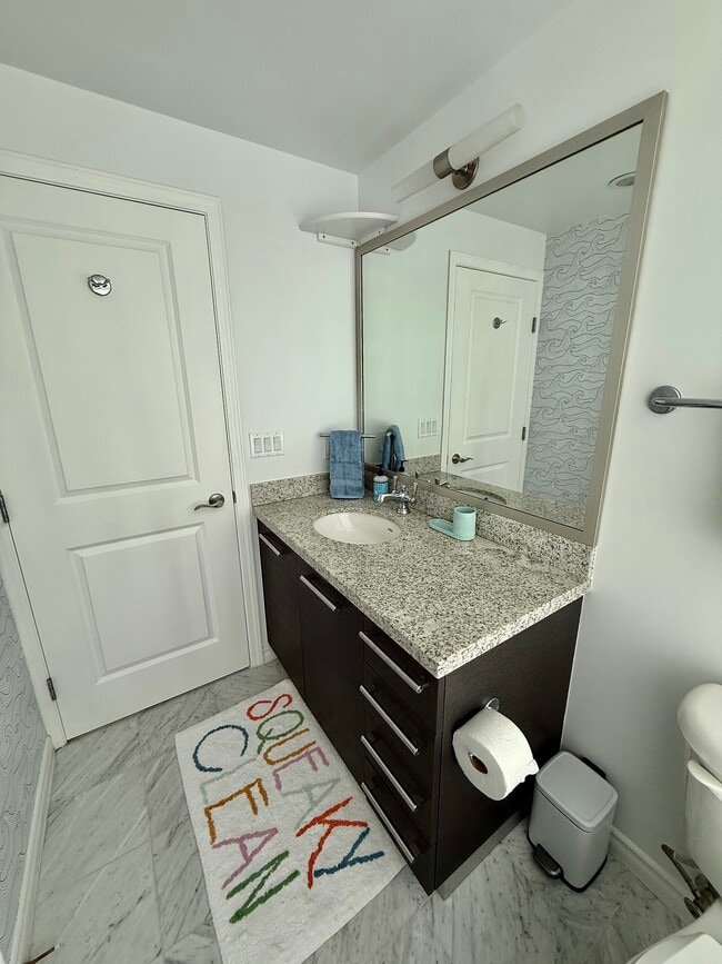 Building Photo - 1431 Pacific Hwy