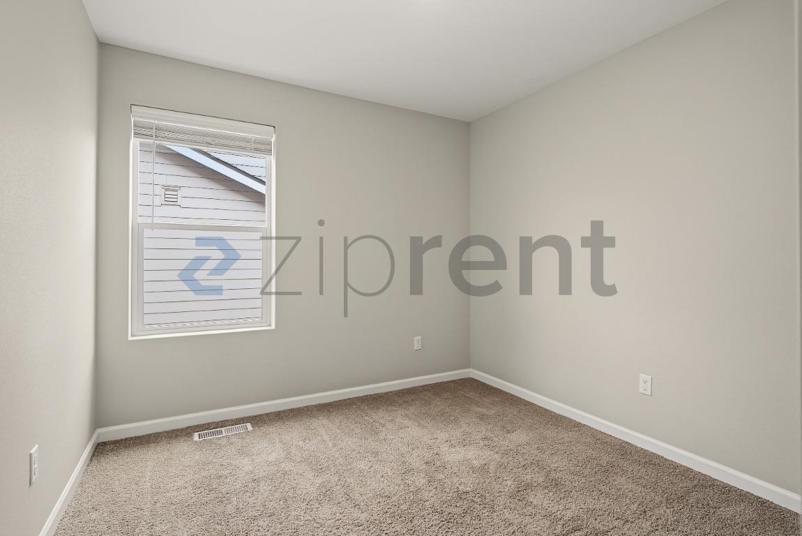 Building Photo - Unit