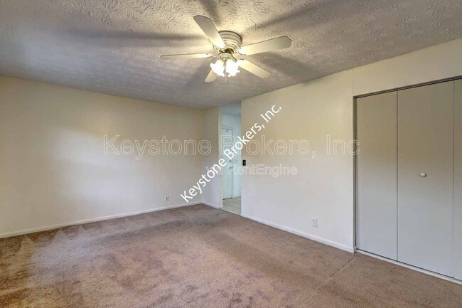 Building Photo - 5805 Singleton Rd