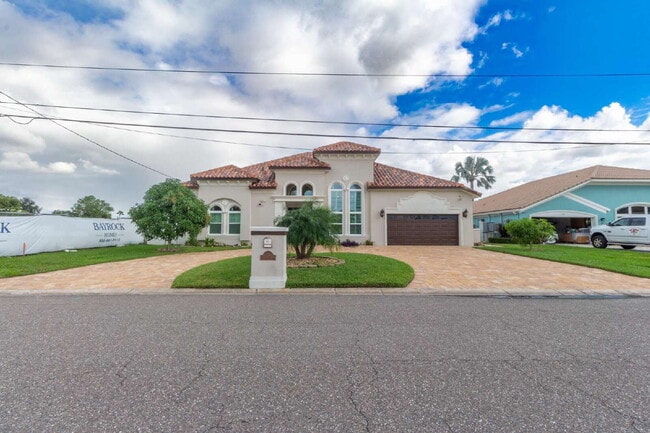 Primary Photo - 4/3 Stunning Waterfront home in the heart of Clearwater Beach!