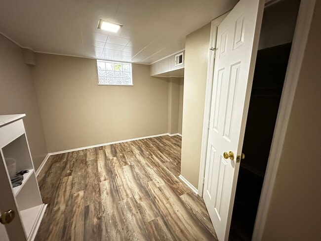 Building Photo - 3 Bed 1.5 Bath with an Additional Bedroom