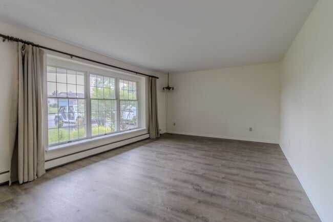Building Photo - Price Improvement! Sweet Serene Silver Lake