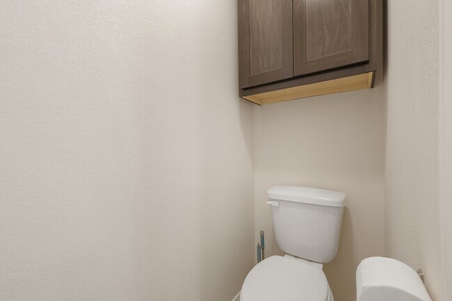 Building Photo - 1320 Kingsgate Dr