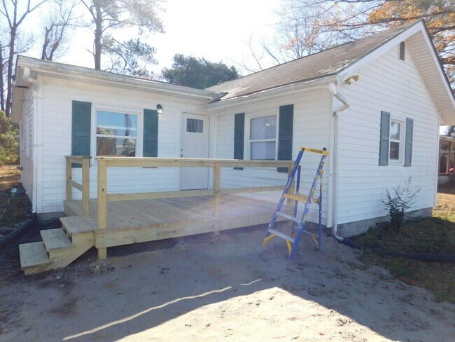 Building Photo - 423 Bouy St