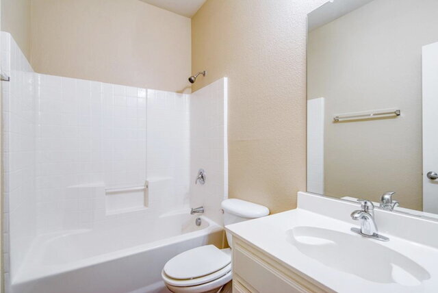 Building Photo - "Stylish & Spacious 3-2-2 in Prime North Fort Worth with Resort-Style Amenities Near Alliance Tow...