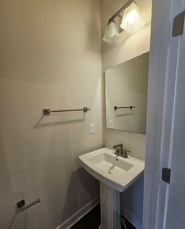 Building Photo - Forest Pines 3 bedroom 3.5 bath