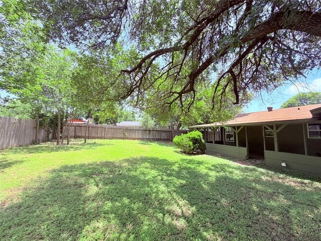 Building Photo - 8701 Parkfield Dr