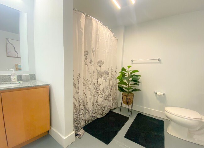 Building Photo - The coolest loft in Cincinnati Area