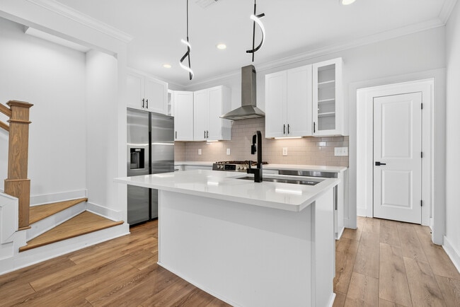 Primary Photo - 409 Lellyett St