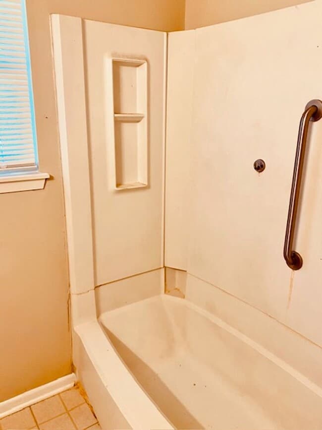 Building Photo - BEAUTIFUL COUNTRY 2 BEDROOM LEASE HOME IN ...