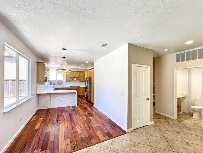 Building Photo - 1905 Paradise Peak Ct