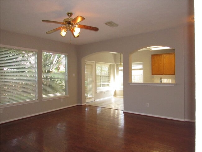 Building Photo - 3519 Englewood Dr