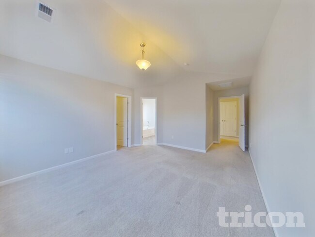 Building Photo - 117 Vermillian Dr