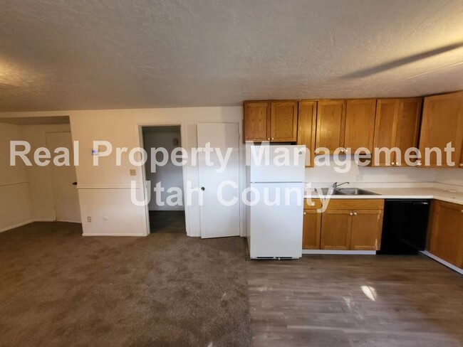 Building Photo - 1146 W 100 N