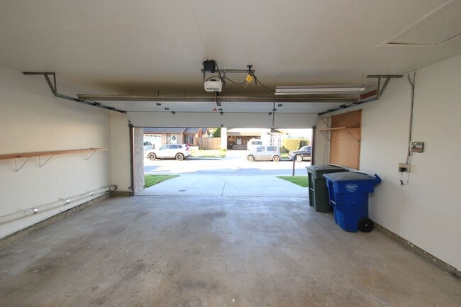 Building Photo - 6356 Swallow St