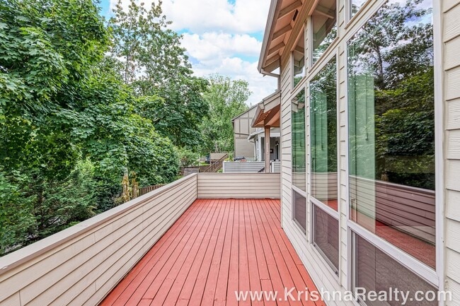 Building Photo - Gorgeous 6 BD* 3 BA* Single Family Home Located In Charming Arbor Meadows In Portland! **Minutes ...