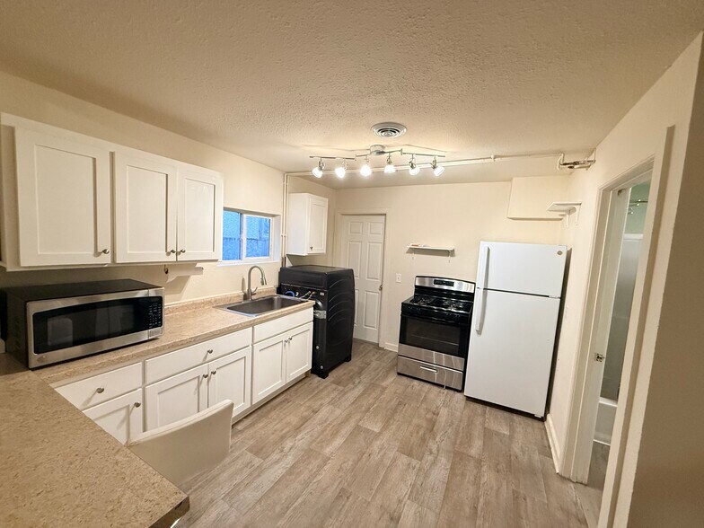 Building Photo - 3108 Oakland Ave