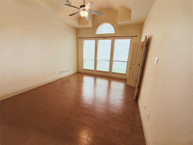Building Photo - 722 Arbol