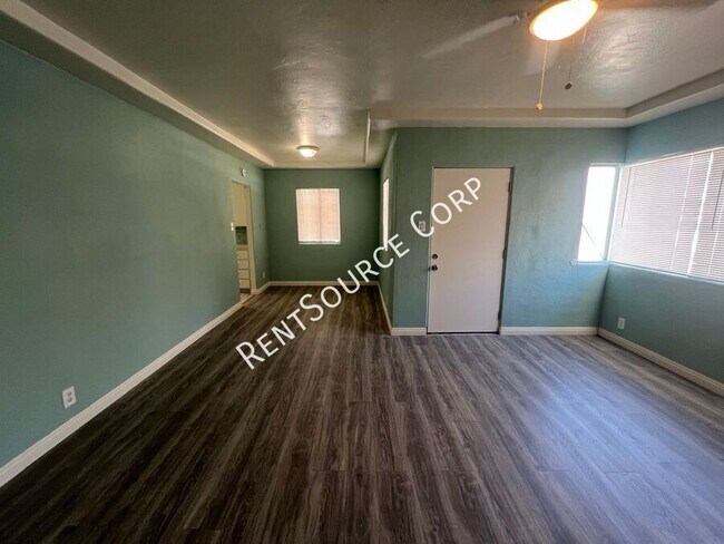 Building Photo - 808 Arville Ave