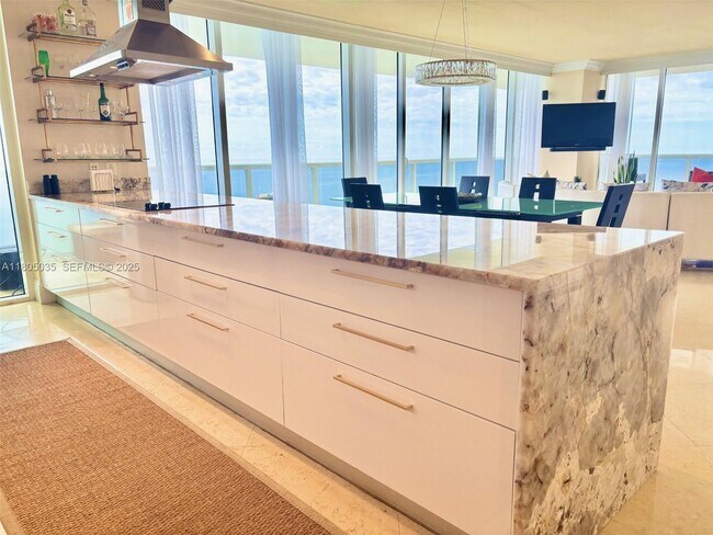 Building Photo - 1830 S Ocean Dr