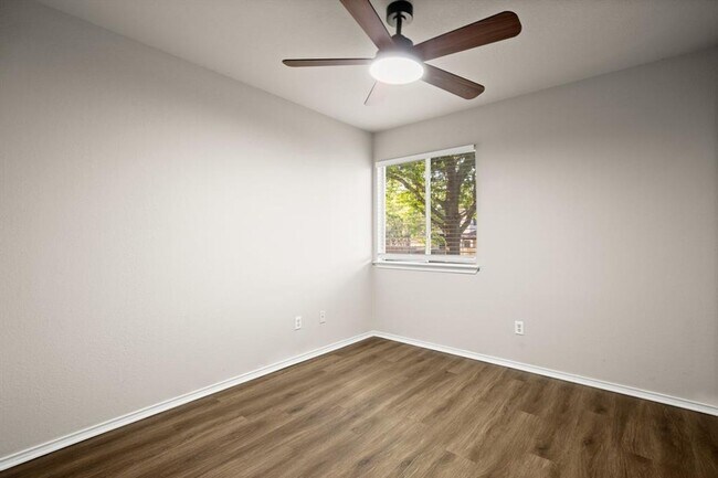 Building Photo - 1609 Hueco Mountain Trail