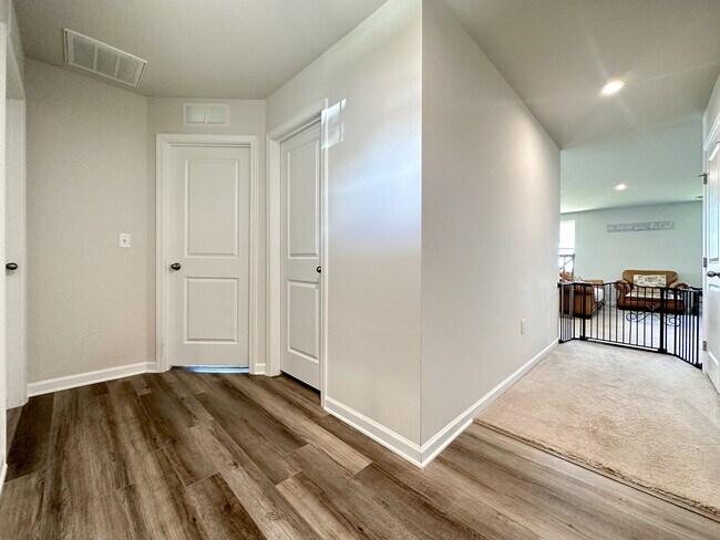 Building Photo - 1204 Flatt Ln