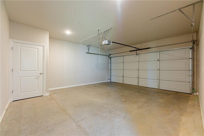 Building Photo - 1407 SW Poigai Wy