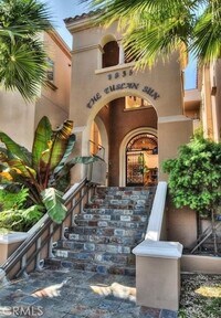 Building Photo - 1835 S Barrington Ave