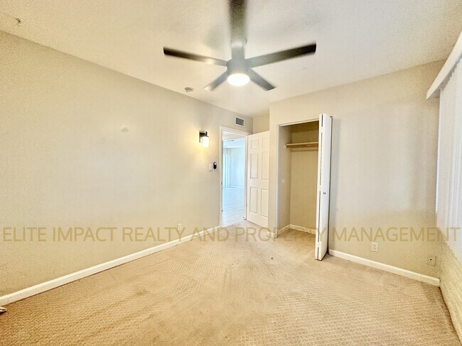 Building Photo - 8338 E Julia St