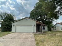 Building Photo - Convenient to everything...........availab...