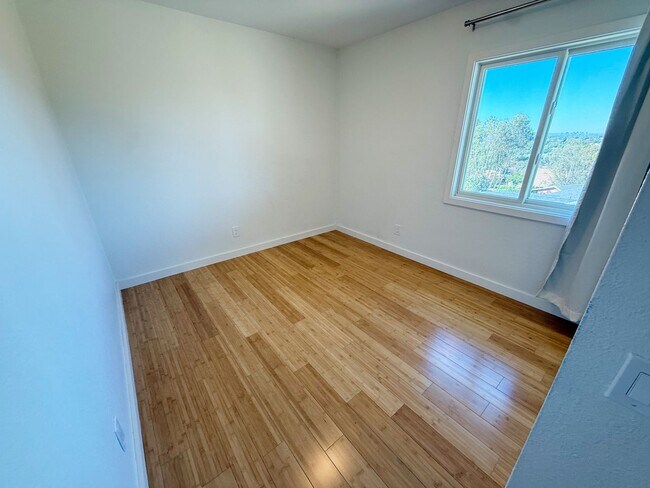 Building Photo - Stunningly Upgraded 3 Bed/2.5 Bath Home