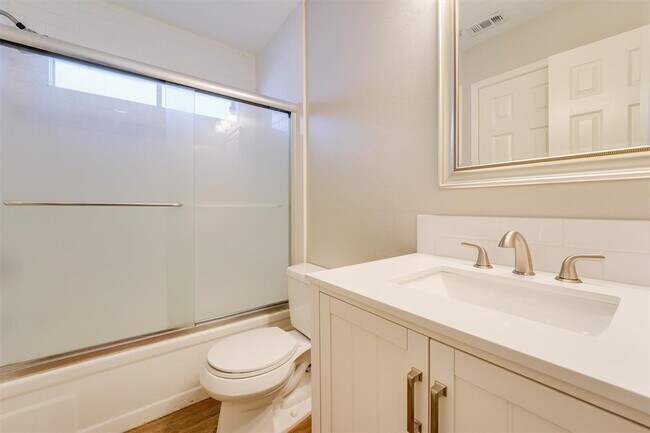 Building Photo - 21 E Brookberry Ct