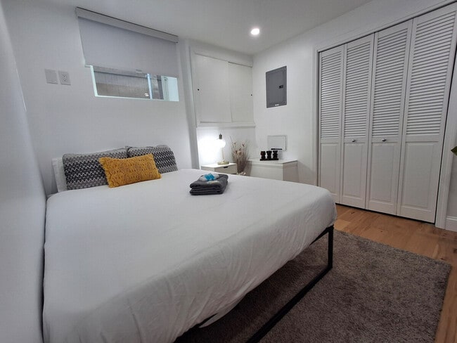 Building Photo - 17 Mt Pleasant Ave