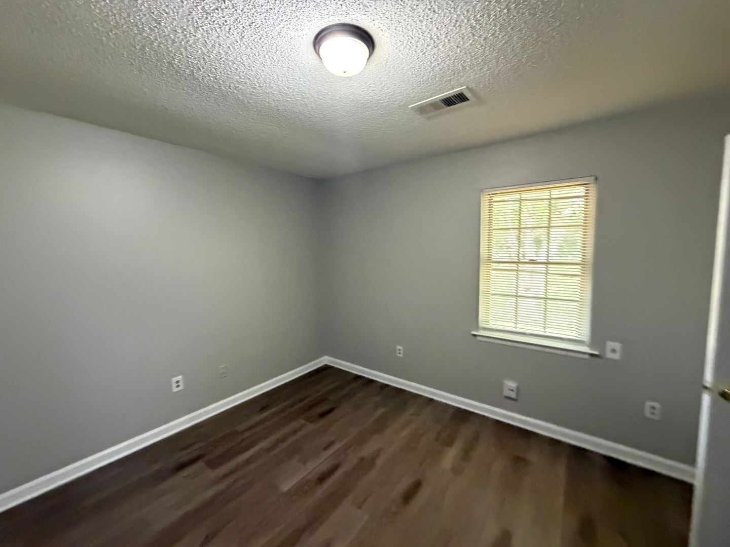 Building Photo - 5596 Karen Dr