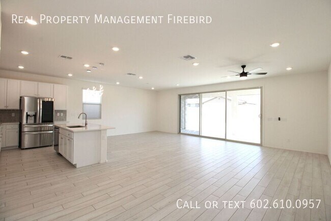 Building Photo - 3037 W la Mirada Dr