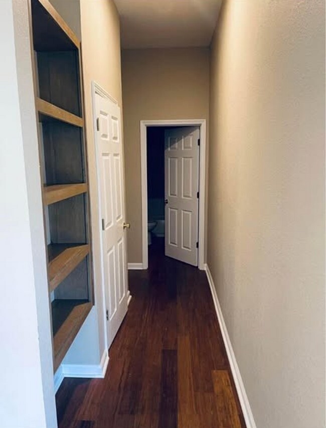 Building Photo - 1802 Teston Ln