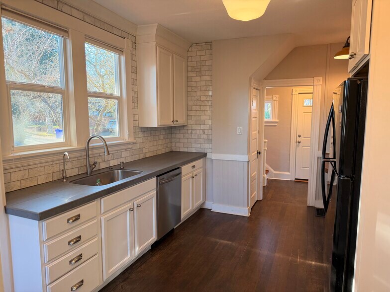 Building Photo - 7094 NE 8th Ave