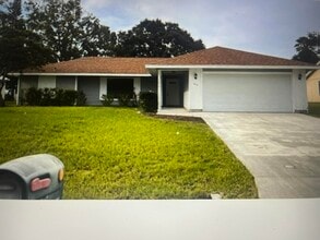 Building Photo - 1019 SW Aurelia Ave