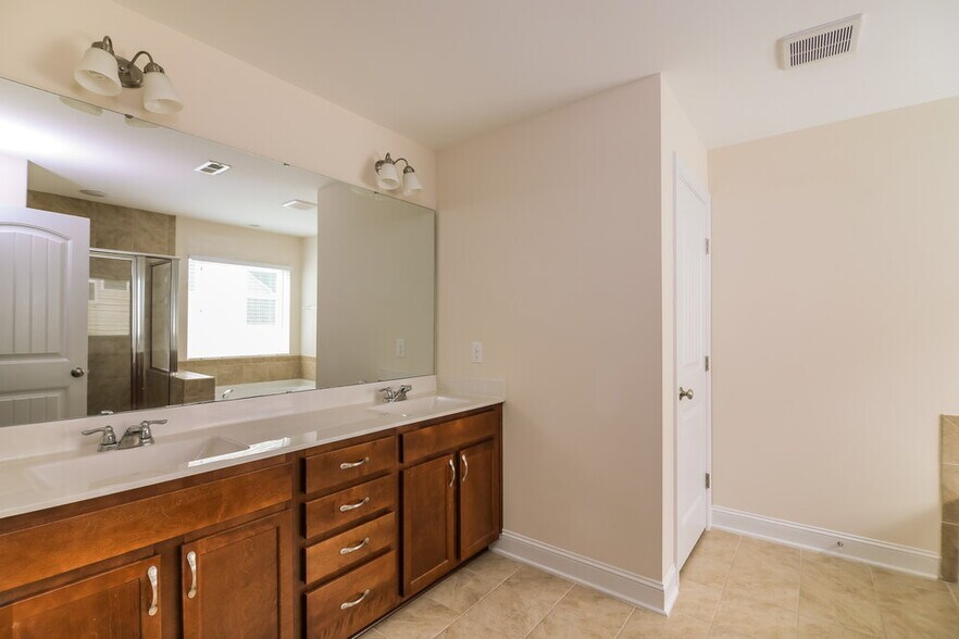 Building Photo - 9 Thimbleberry Cir