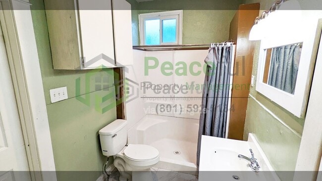 Building Photo - 1019 22nd St