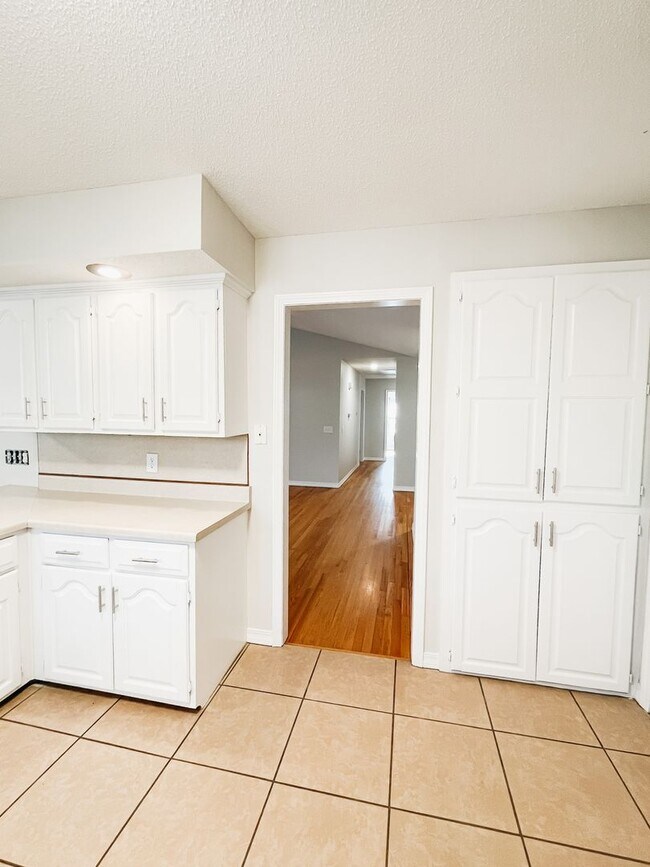 Building Photo - Southwest Springfield - Kickapoo High